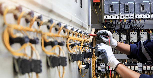 Professional Electrician technician working in Edgemont Park, MI